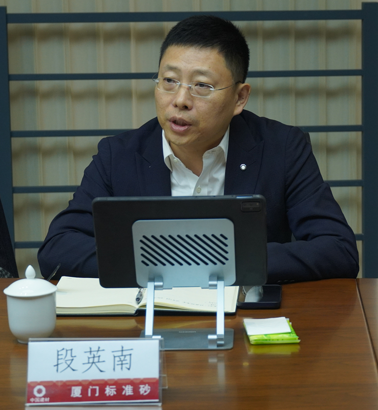 中國建材聯合會原會長喬龍德蒞臨廈門標準砂調研指導
